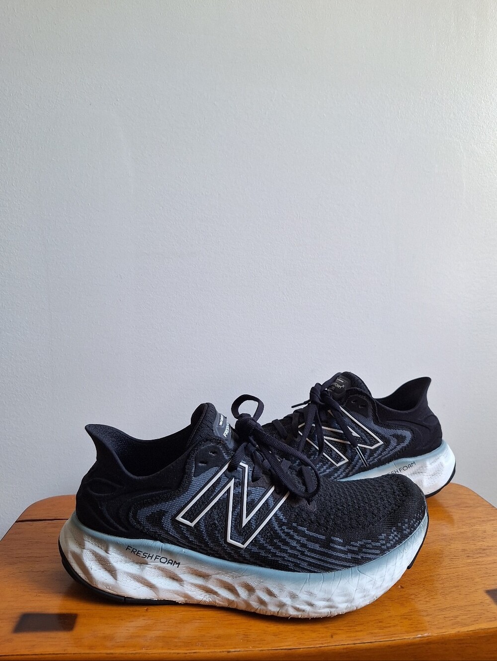 New Balance Fresh Foam 1080v11 Women's Black And White Size 7.5 - Picture 2 of 13